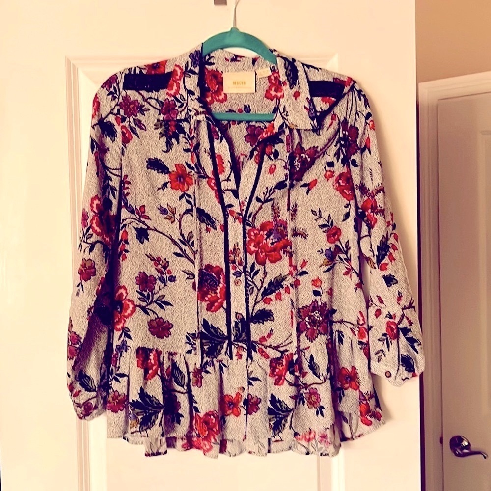 Maeve by Anthropologie floral shirt. Floral shirt w/ buttons & lace/embroidery